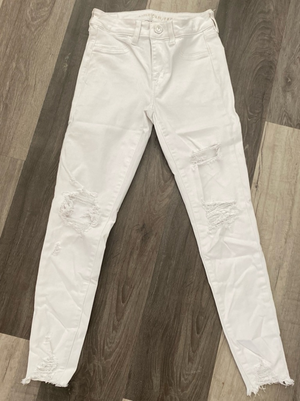 American Eagle Outfitters White Distressed High-Rise Jeggings